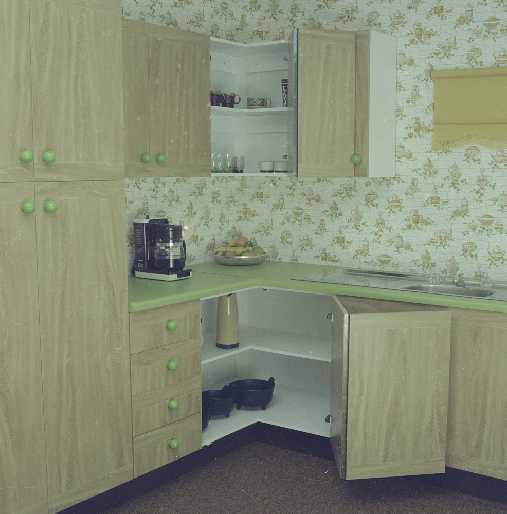 R. T. A. Homepak kitchen cupboard display, Ipswich, 1980
