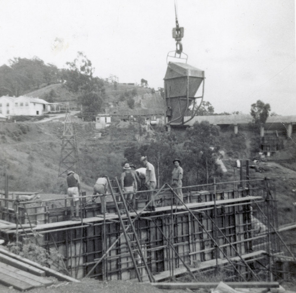 Building filtration tanks at Mt Crosby Pumping Station, Mt Crosby, c.1966
