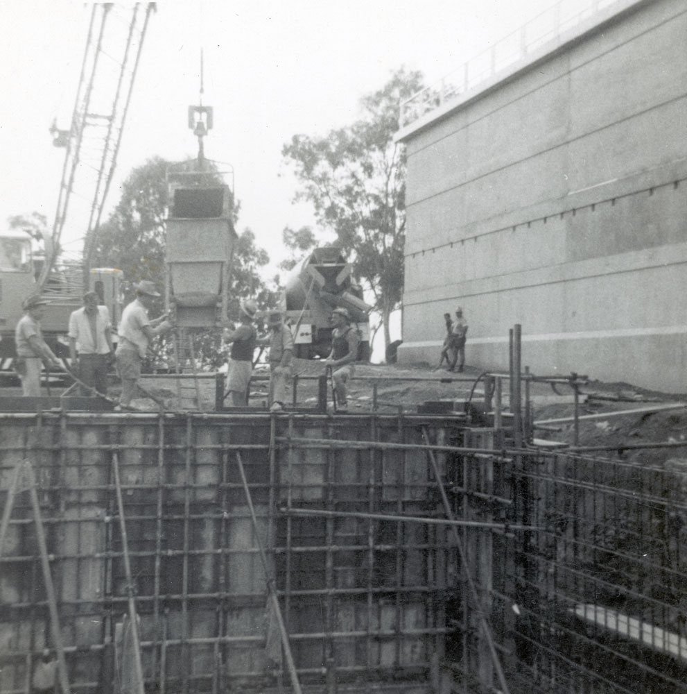 Building filtration tanks at Mt Crosby Pumping Station, Mt Crosby, c.1966