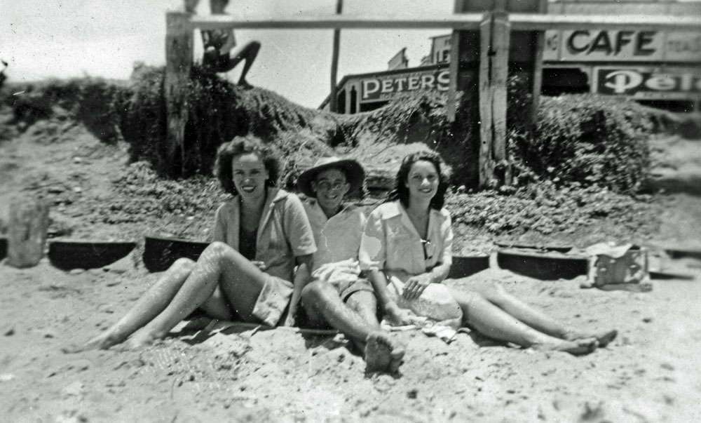 Holiday makers from Ipswich at Greenmount, 1948-1949