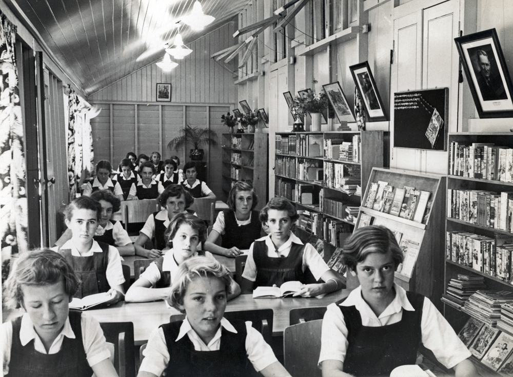 Students in the library at Ipswich Central Girls and Infants School, corner Brisbane and Milford Streets, Ipswich, 1951