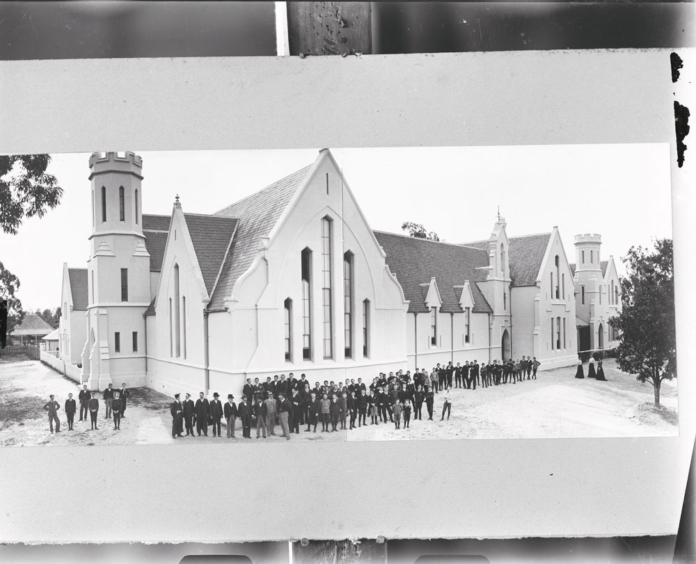 Ipswich Grammar School students, staff, and Trustees, in front of the Great Hall Ipswich, c1913