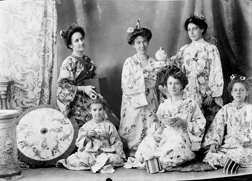 Group of women and girls wearing Japanese inspired clothing, I.X.L. Studio, Ipswich, October 1907