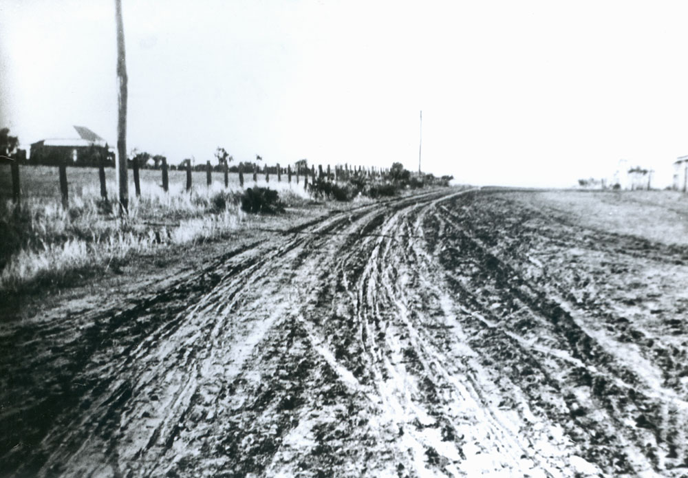 Warrego Highway opposite the hotel at Haigslea,  Ipswich, c.1920