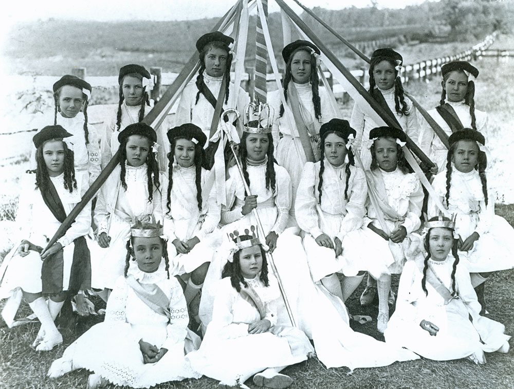 Maypole Team at Mt. Marrow, Ipswich, 1910-1917