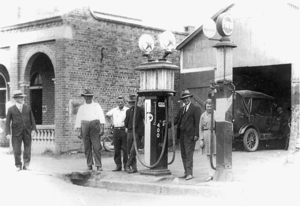 Evans Brothers Garage, Rosewood, Ipswich, 1930s