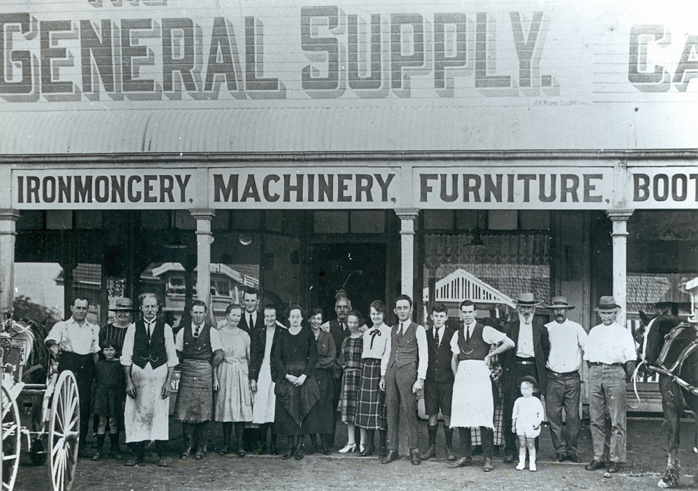 Ruhno's store, Rosewood, Ipswich, 1915