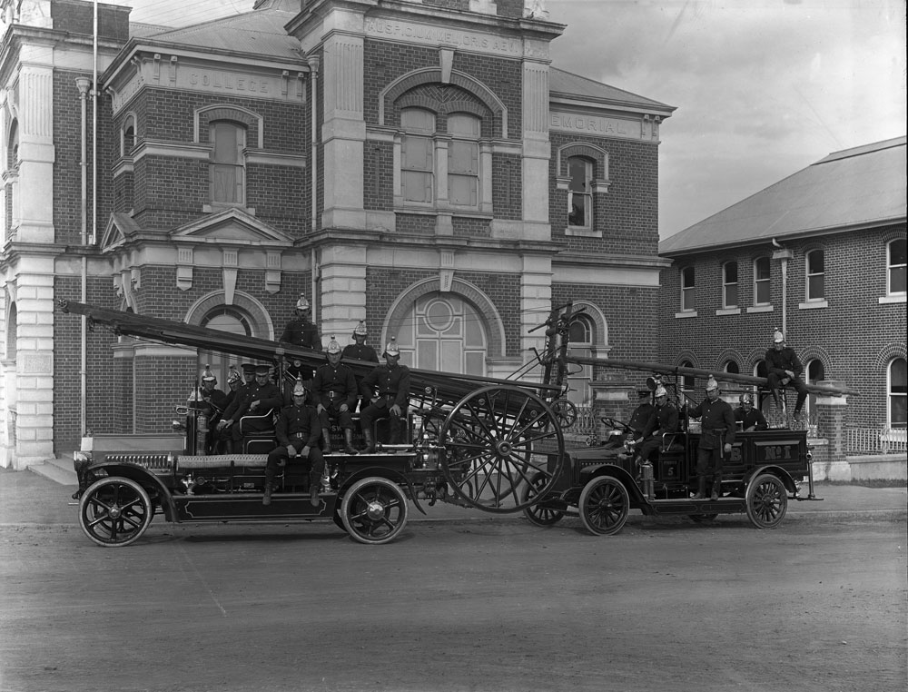 Fire engines in front of Technical College, Ipswich, 1925