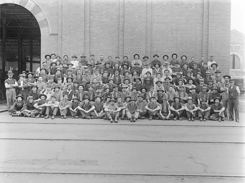 Large group of workers at Ipswich Railway Workshops, Ipswich c.1911
