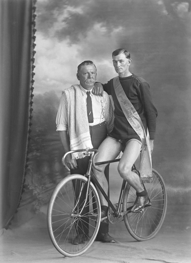 W.M.C.C Champion, J. Geiseman with trainer, Ipswich, 1923