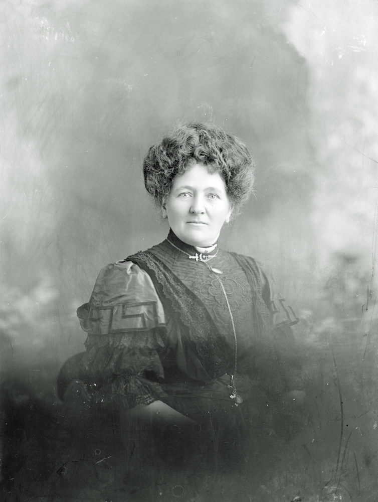 Portrait of an  woman, Ipswich, early 1900s