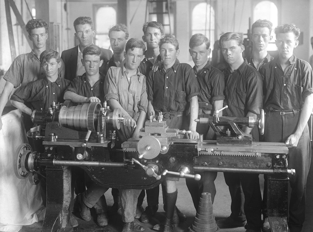 Apprentices with a centre lathe at Ipswich Technical College, Ipswich, 1920s