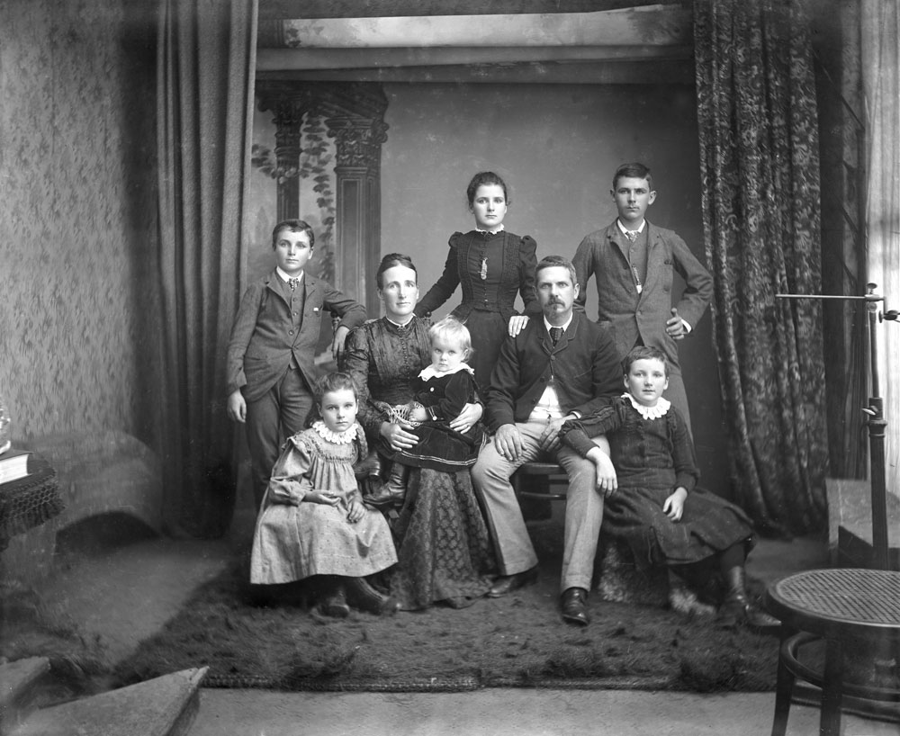 Unidentified family portrait, Ipswich, c.1898