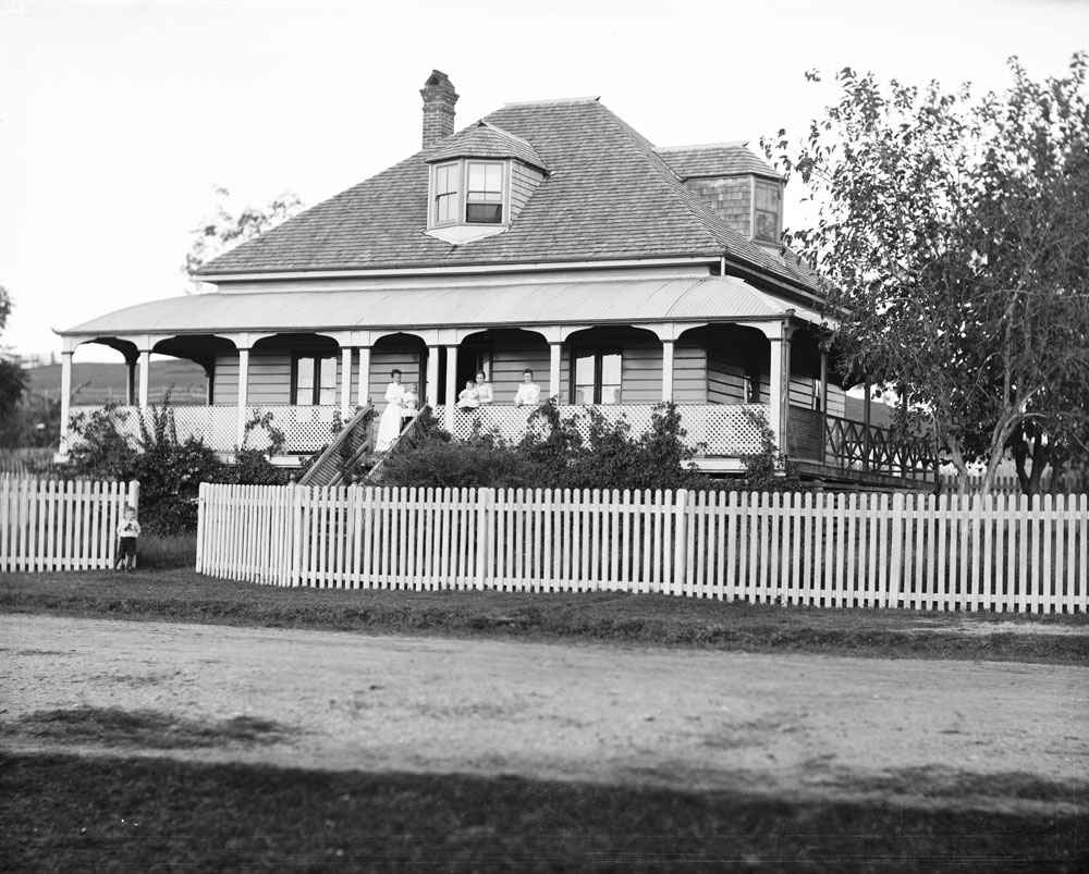 Unidentified home in Ipswich, c.1898