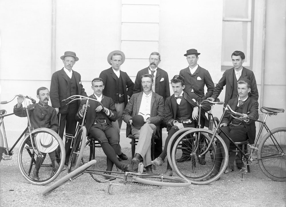 Group of cyclists, Ipswich, 1895-1900