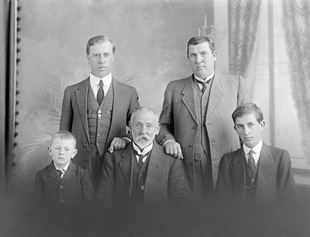 Portrait of  family group, Ipswich, c.1910