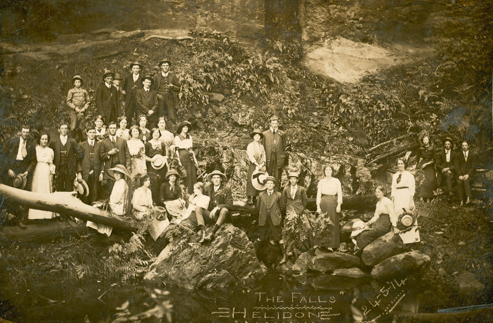 Unidentified group of people, at The Falls, Helidon, near Ipswich, 1914