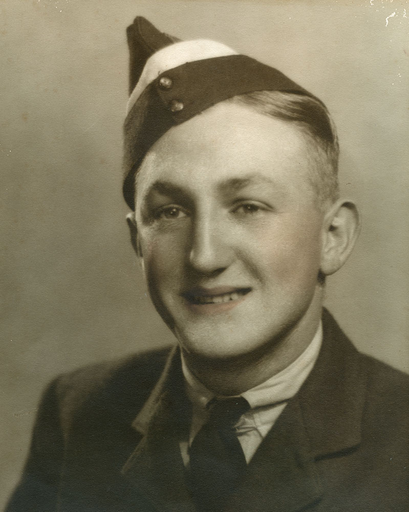 Flight Sergeant Colin Albert Fleischfresser, Brisbane, c.1942
