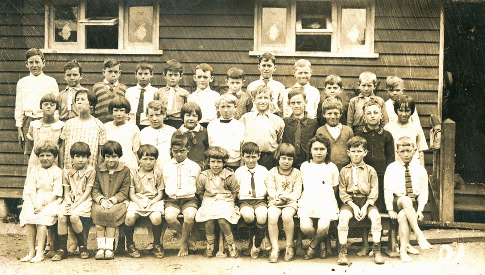 Students at Ipswich North State School, Downs Street, North Ipswich, 1917-1919