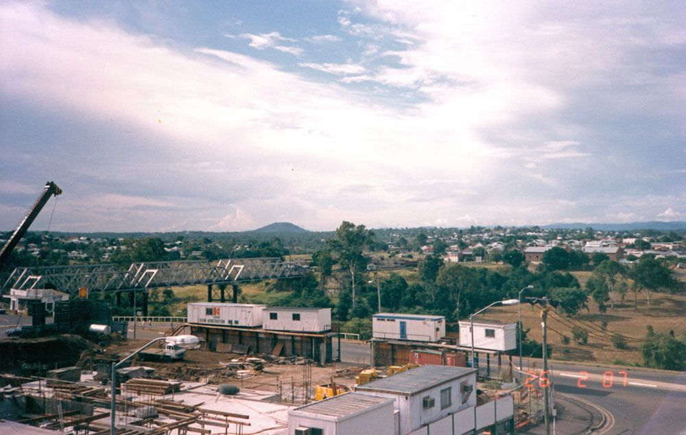 View of construction site, towards North Ipswich, during revitalisation of CBD, Ipswich 1987