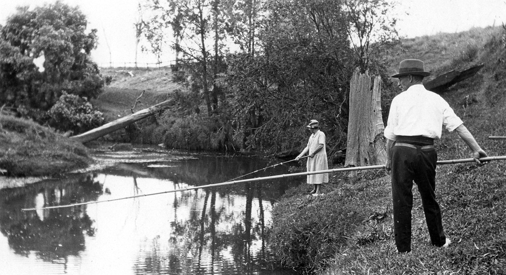 Florence and William  Castle fishing beside the Bremer River, Ipswich, c.1920