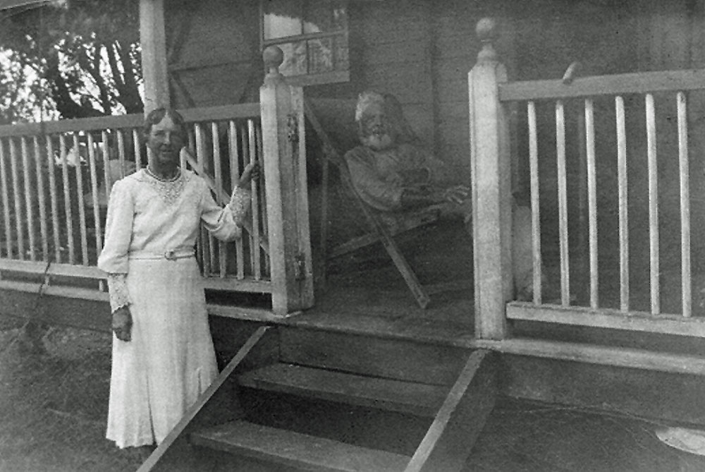 Ann Statham, with her father, John Statham, Ipswich, 1910s