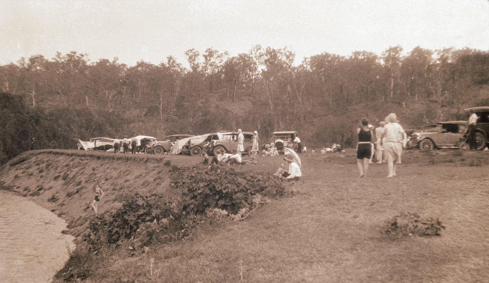 Picnic day at Colleges Crossing, Ipswich, 1920s