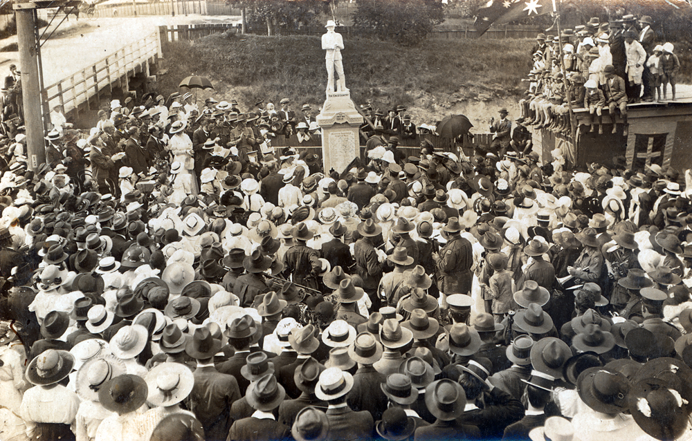 The unveiling ceremony for the Western Suburbs Honour Roll located at the corner of Brisbane and Burnett Streets, Ipswich, 1917