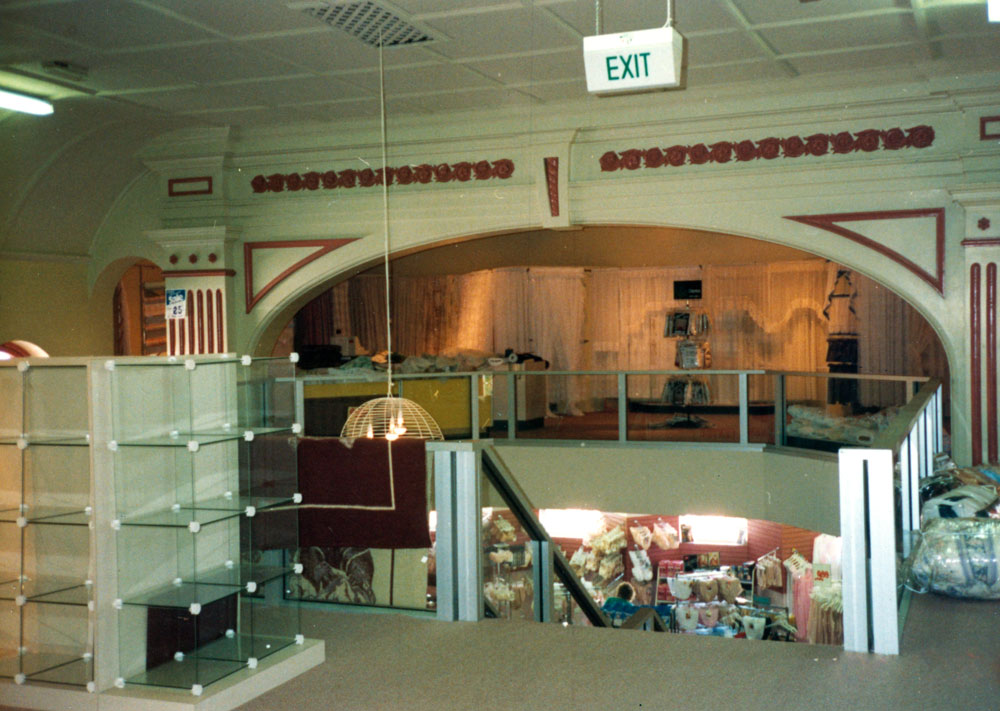 Reid's Department Store, last day of trading in the former Town Hall, August Ipswich, 1987 