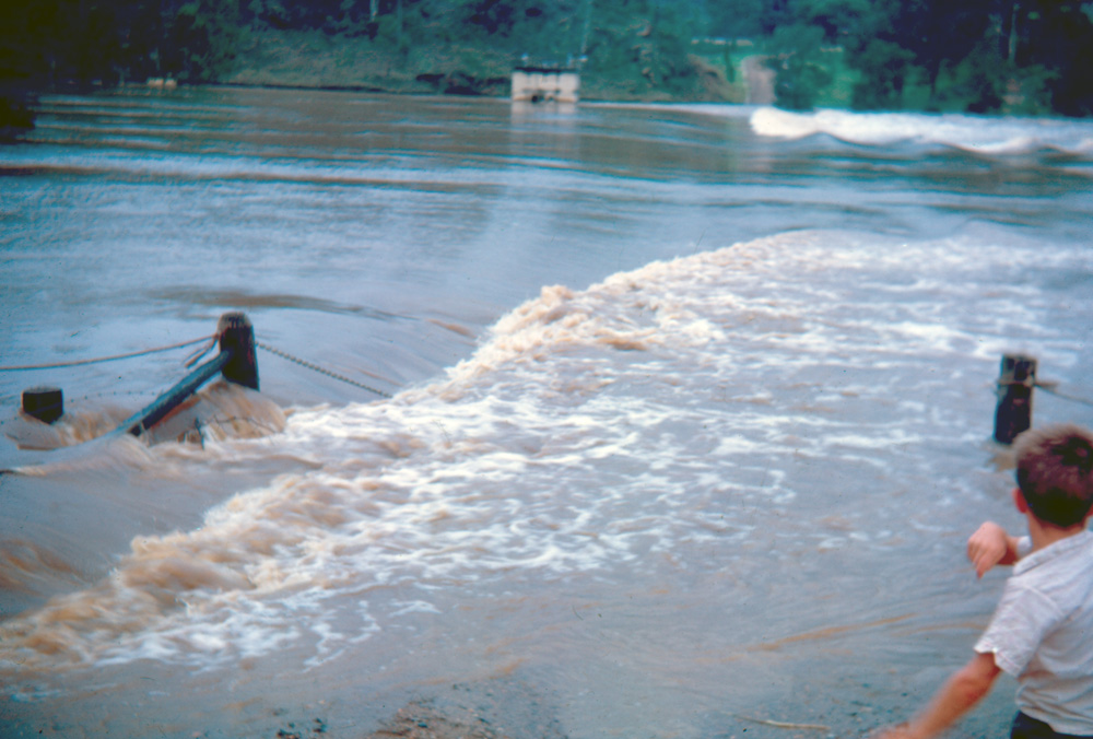 Mount Crosby Weir, Ipswich during flooding in January 1968