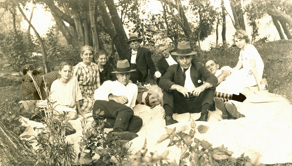 Shelven &amp; Rudolph explore Ipswich, Christmas 2020