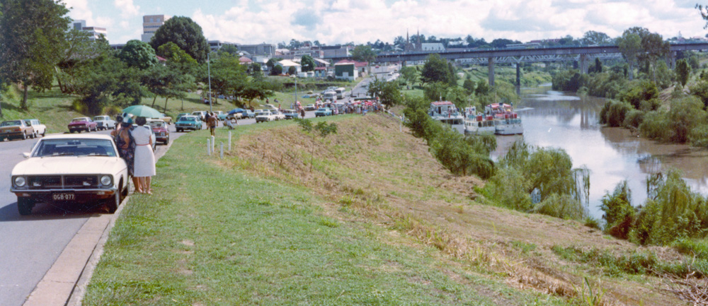 Bremer River looking towards the Town Bridge, Ipswich, late 1970s to early 1980s