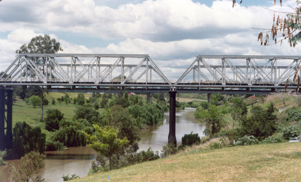 Railway bridge on the Bremer River at Ipswich, 1982
