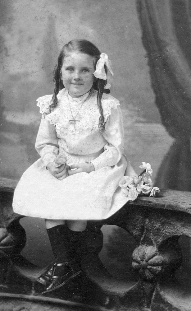 Studio portrait of an unidentified girl, Ipswich, 1912-1923