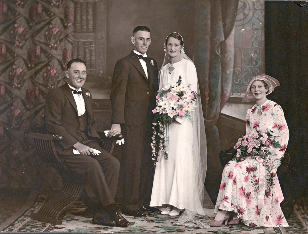 Formal portrait of bridal party of Vincent Elliott and Isabel Usmar,  Ipswich, 1935