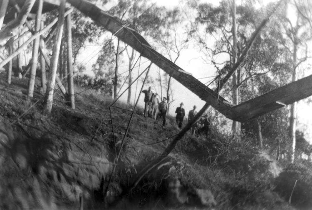 Original chute structure at river loading point, Westfalen Mine No. 2, Dinmore, Ipswich, 1952