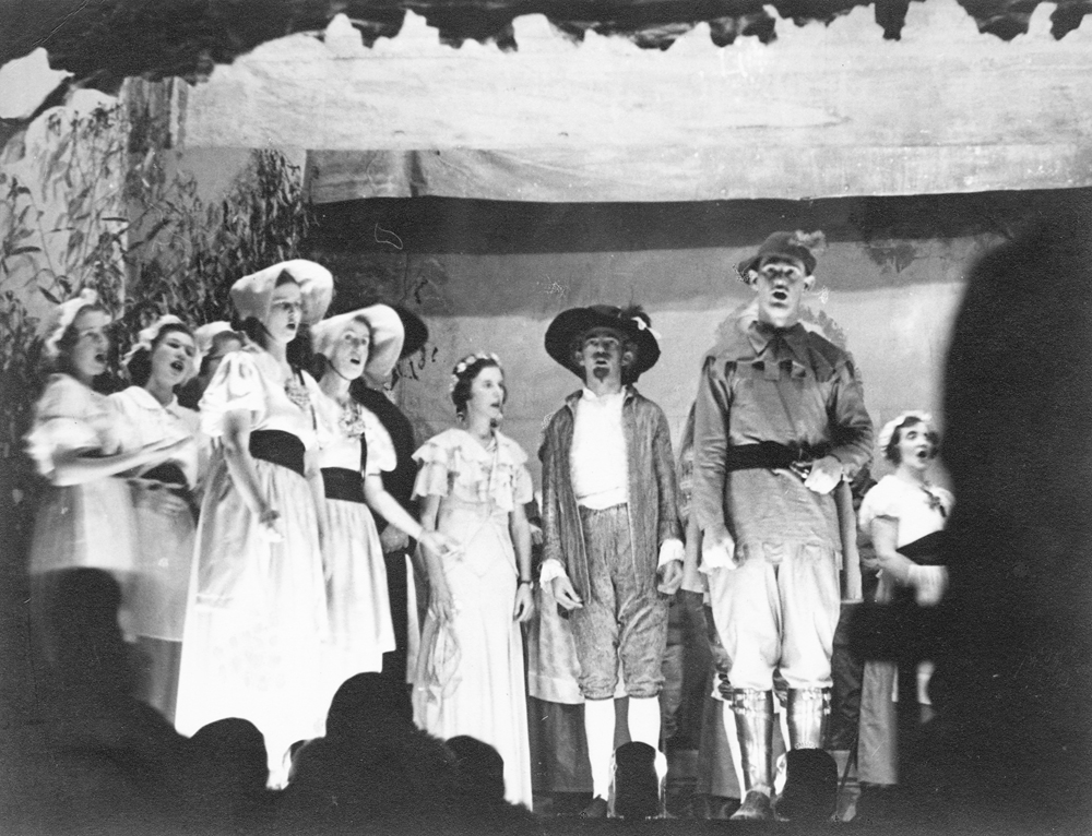 Silkstone Booval Choral Union, performing 'Maid of the Mountain' 1940s