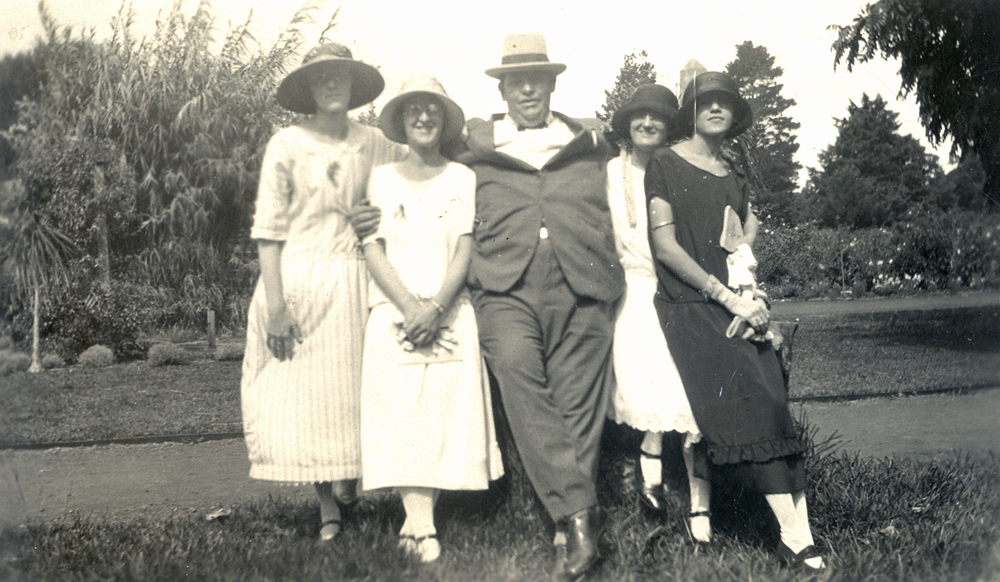Unidentified group from Silkstone Booval Choral Union, in Toowoomba, 1925