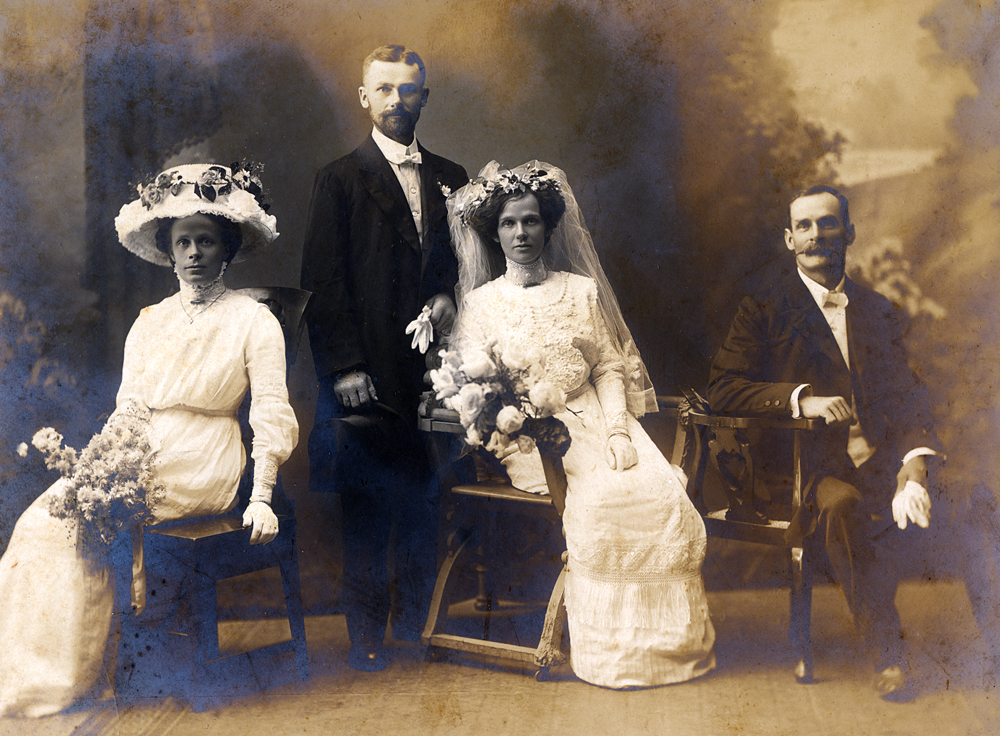 Bridal party of Eleanor Lyon and Rudolf Radecker, Marburg, Ipswich, 1911