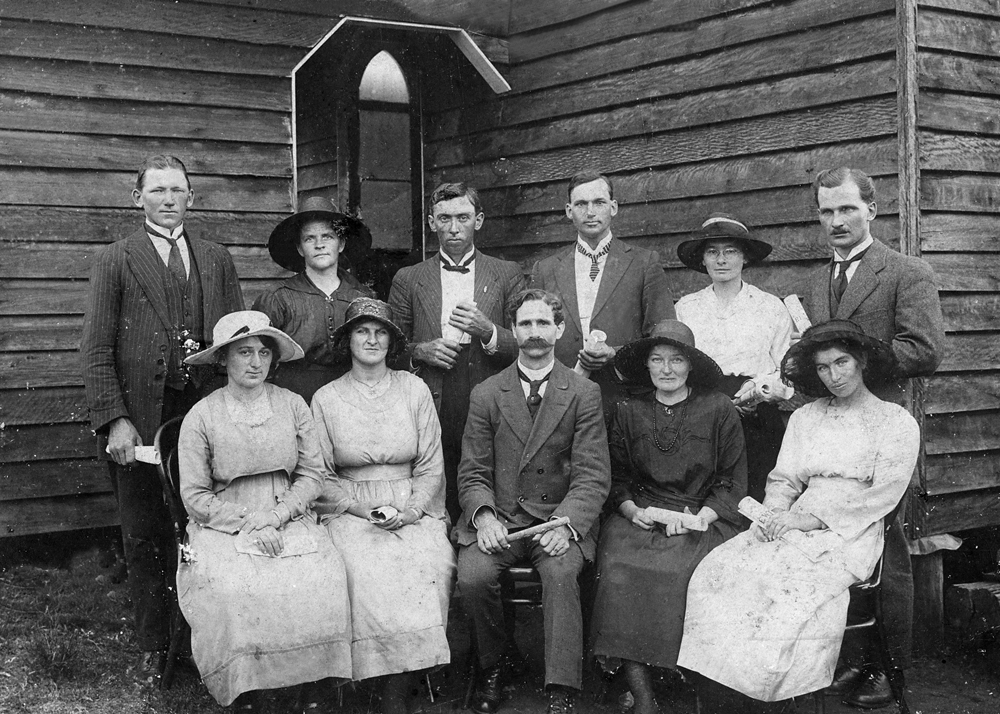 Members of the Lutheran Church Synod choir, Kumbia, 1921