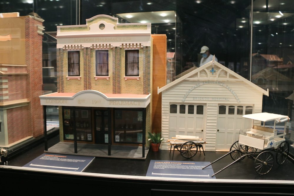 London Pharmacy &amp; Queensland Ambulance, Ipswich Mini Crafters, display at Railway Workshops Museum, North Ipswich, 2021