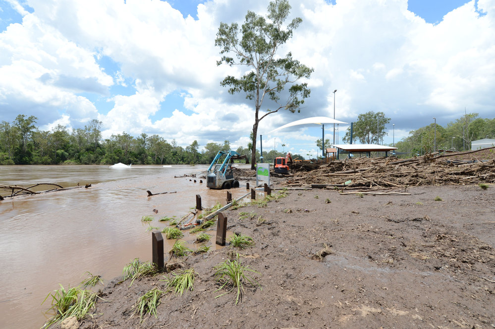 Flood clean up, Colleges Crossing, Ipswich, January 2013