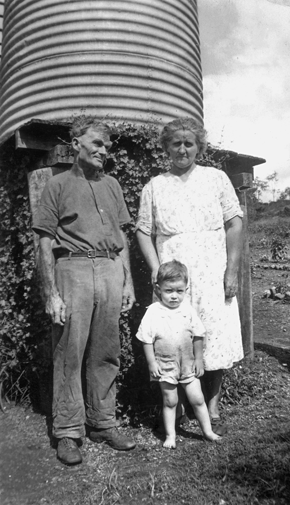 George and Hilda Lyon, with Bevan Meier, Ipswich, 1941