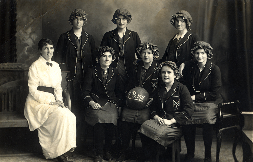 Ipswich Girls' Grammar School , netball team, 1915