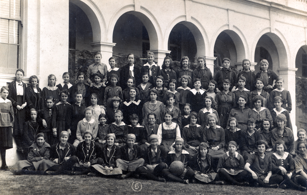 Ipswich Girls' Grammar School pupils, 1920