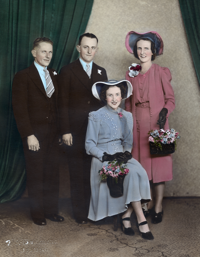 Bridal party of Selwyn and Bronwen Jones (nee Parry), Ipswich, c.1940