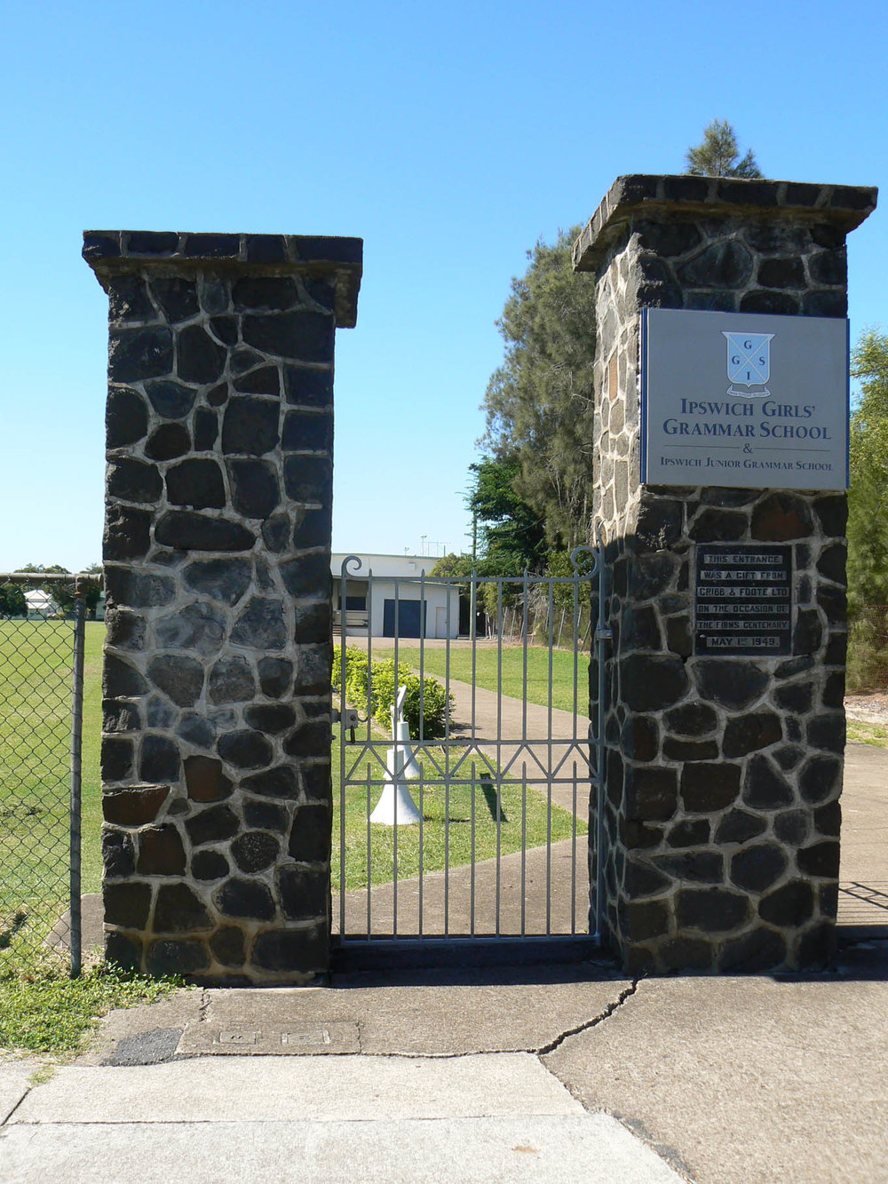 Cribb and Foote Centenary Gates, East Ipswich, 2015