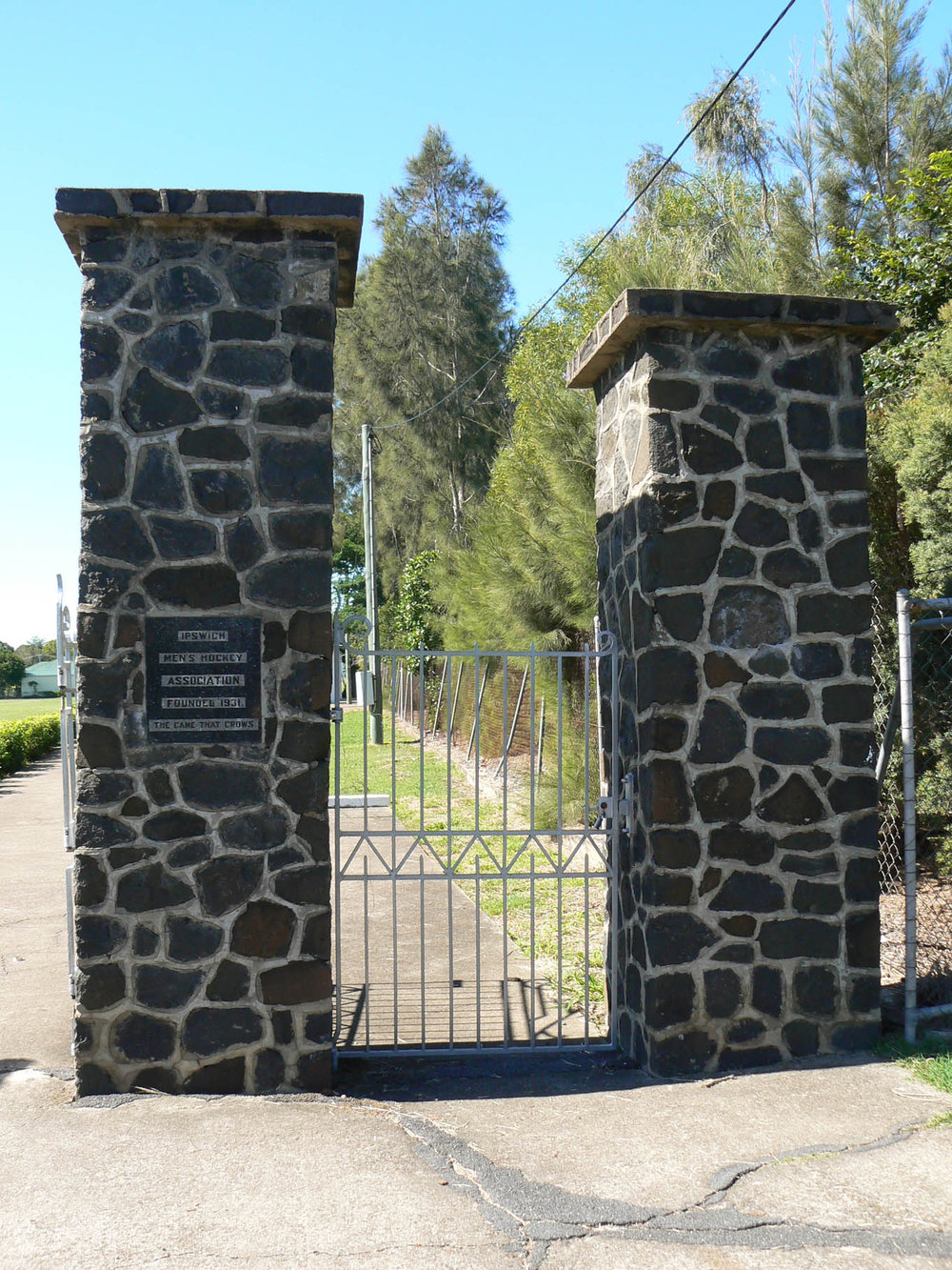 Cribb and Foote Centenary Gates, East Ipswich, 2015