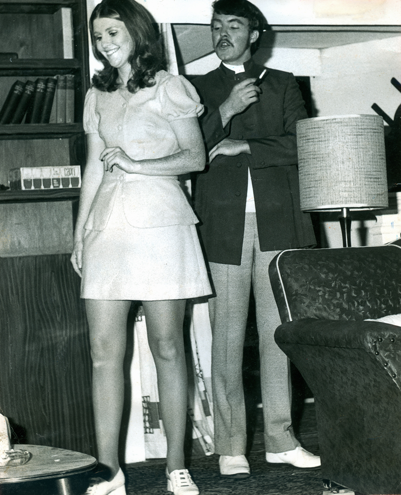 Scene from 'Mary Mary' [by] Jean Kerr, performed by Ipswich Little Theatre, Ipswich, 1970
