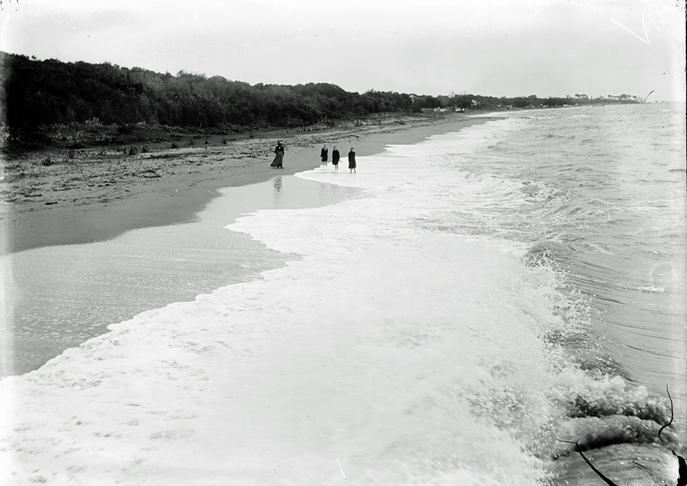 Unidentified group at the beach, Redcliffe, c.1900s
